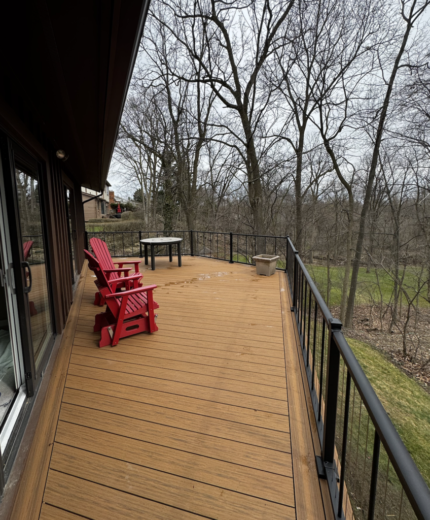custom deckorators sedona deck with westbury verticable aluminum deck railing